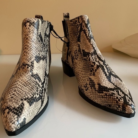 COPY - FAUX SNAKESKIN ANKLE BOOTIES - Picture 1 of 7